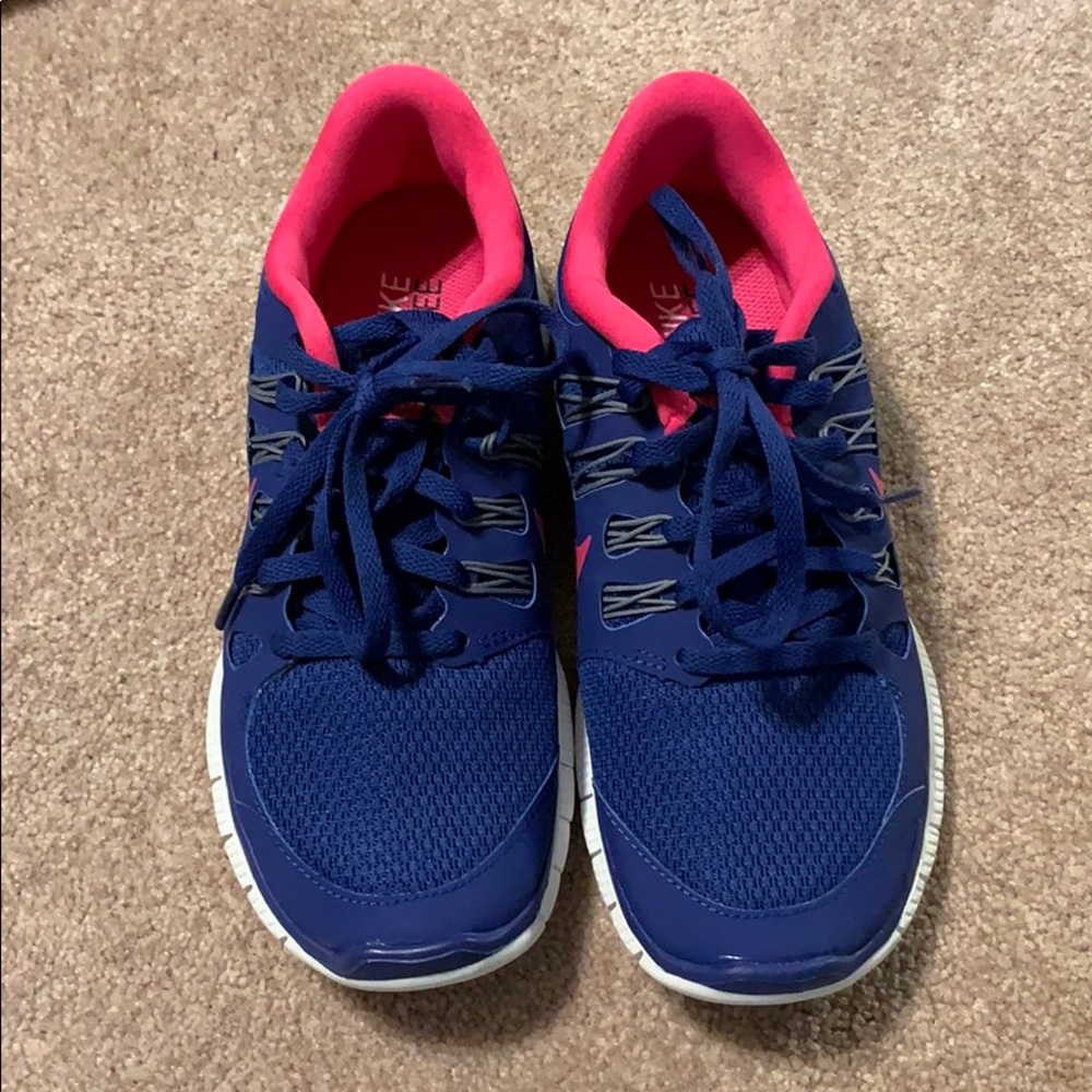 Nike tennis shoes